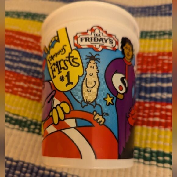 Vintage 90s plastic milk cups lot - Picture 5 of 13